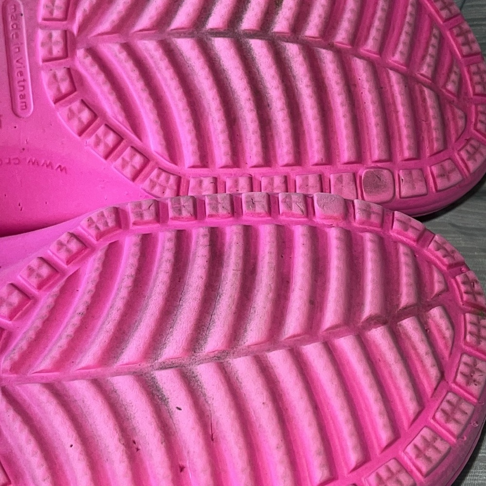 Crocs Unisex Pink Crush Classic Clogs size Men 9 Women’s 11 - Picture 10 of 10